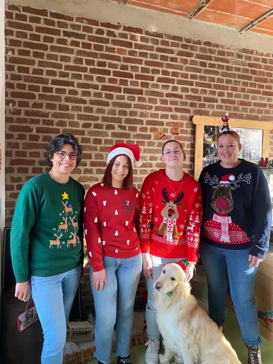 L'équipe Mam'zelle Popinette avec Vespa le golden